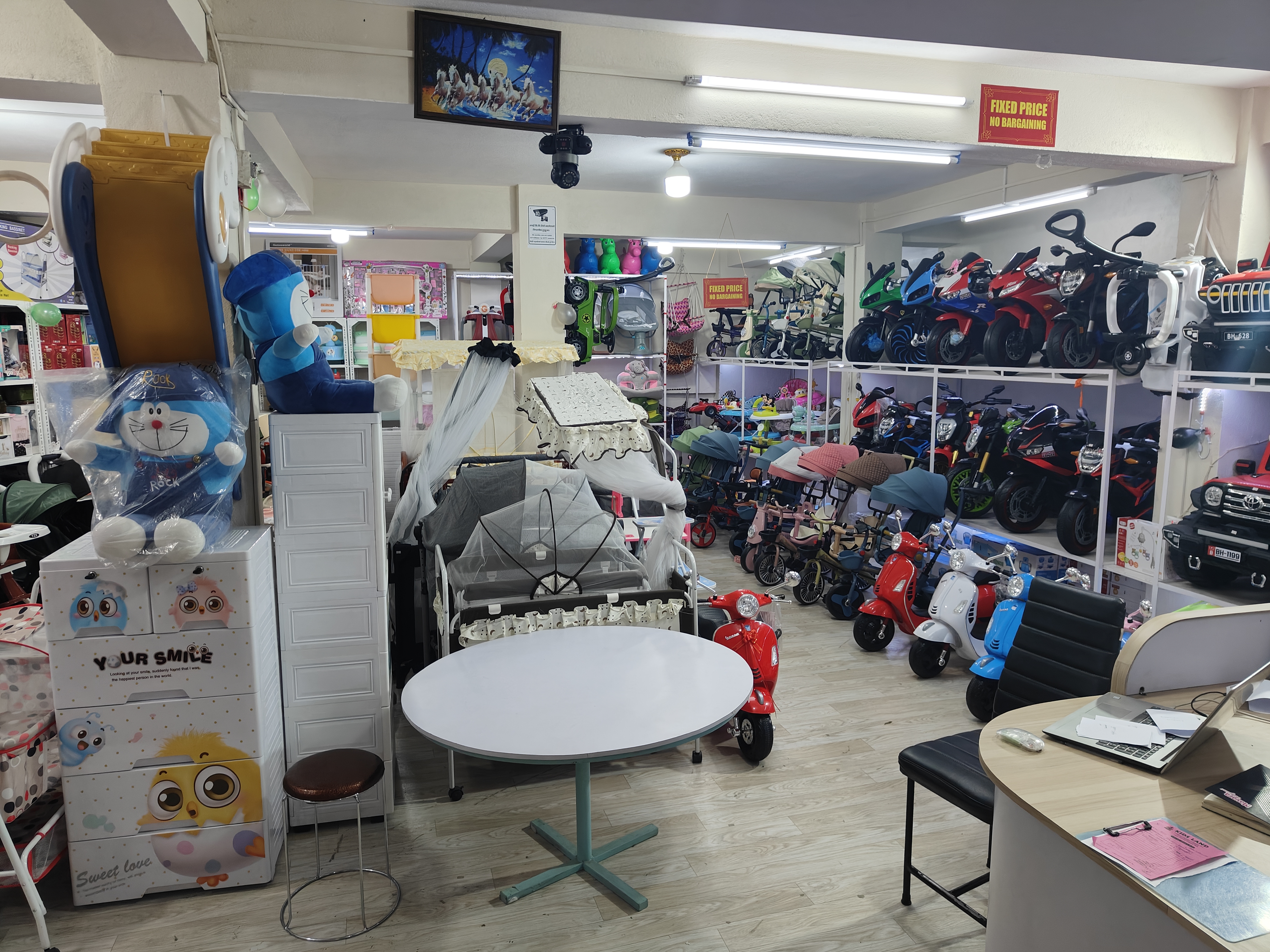 Kids Land storefront