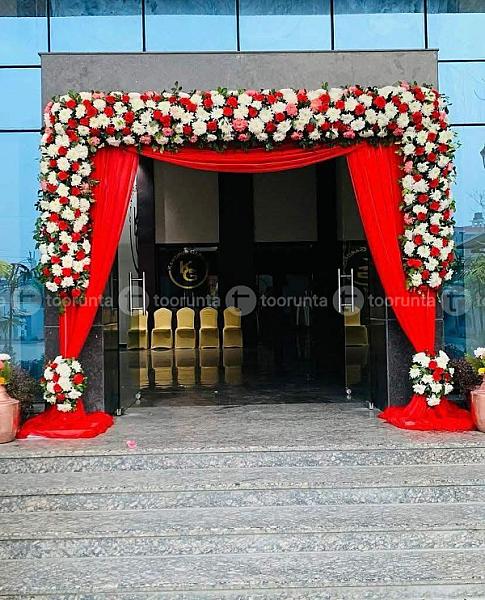 Silver Gate Decor