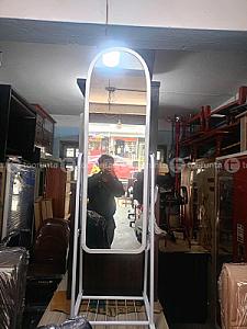 mirror with wheels