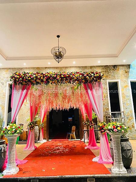 Silver Gate Decor