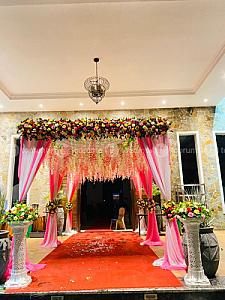 Silver Gate Decor