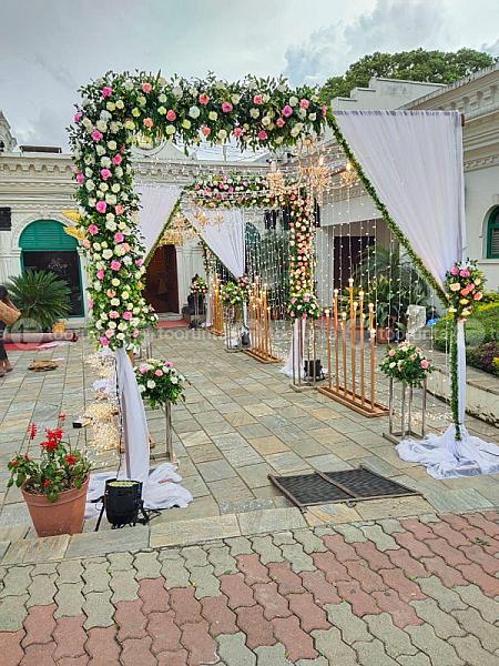 Silver Gate Decor