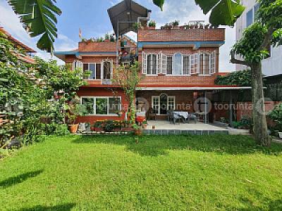 House for sale in Golfutar