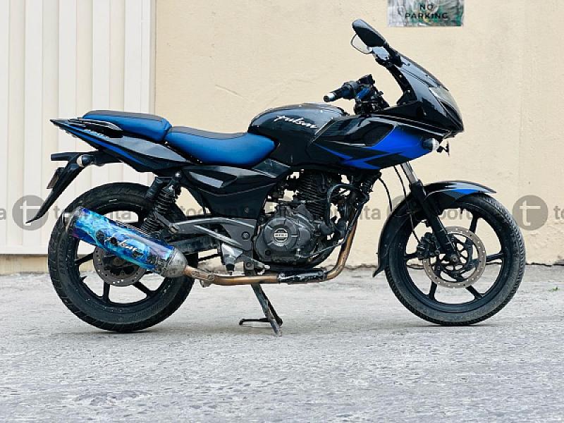 Bajaj Pulsar 220 -- 2015